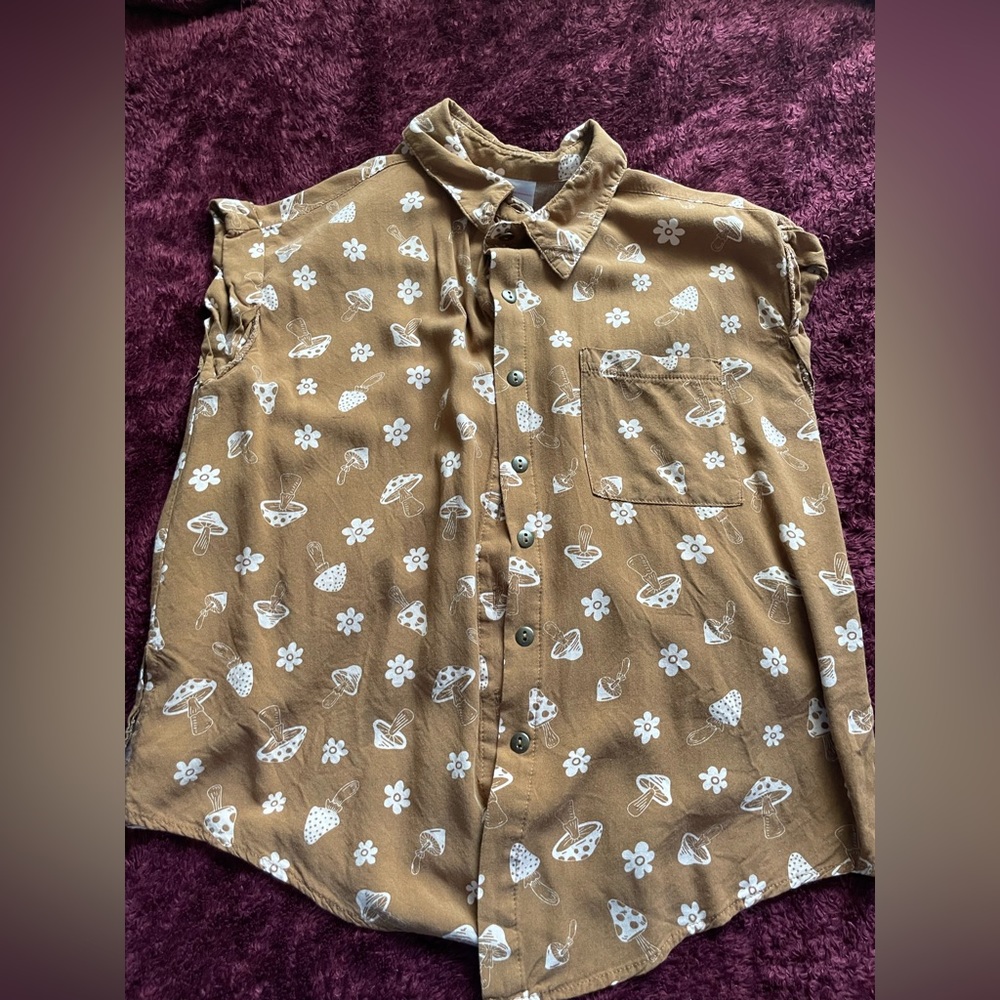 Sleeveless Women’s (7-9) Button Down With Mushroom and Flower Print.